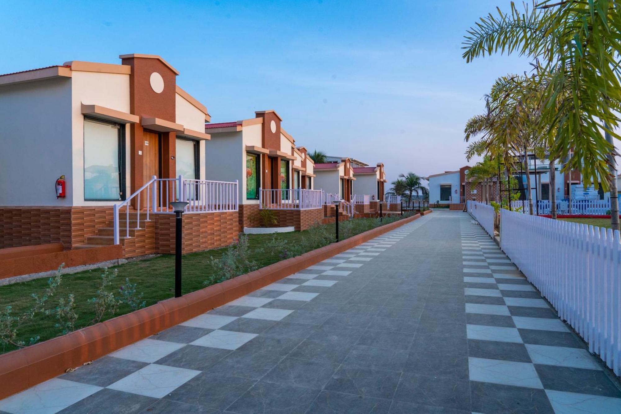 Flamingo Club And Resort Una 3 Km Away From Diu Check Post Eksteriør bilde